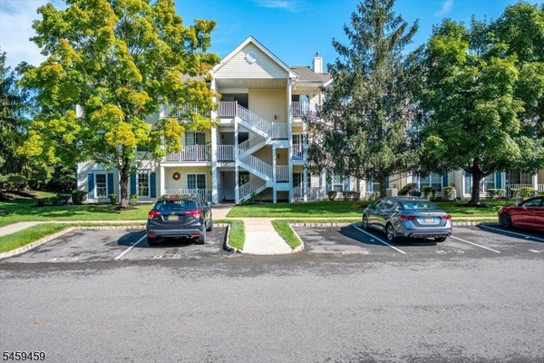 21 AMETHYST WAY, FRANKLIN PARK, NJ 08823 - Image 50893aae3dc96f2d4e28fdfed9aaea57/3502688801
