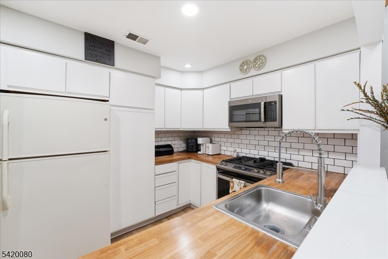 The Pointe Galloping Hill - Residential