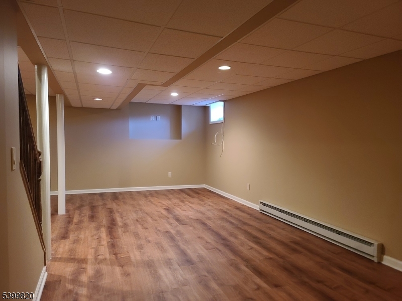 Van Holten Estates South - Residential Lease