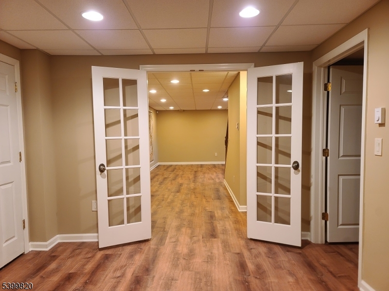 Van Holten Estates South - Residential Lease