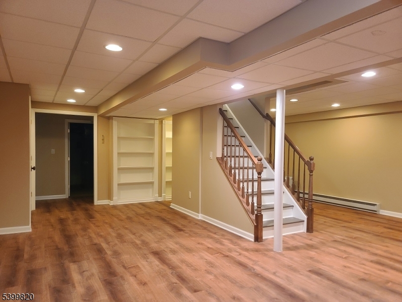 Van Holten Estates South - Residential Lease