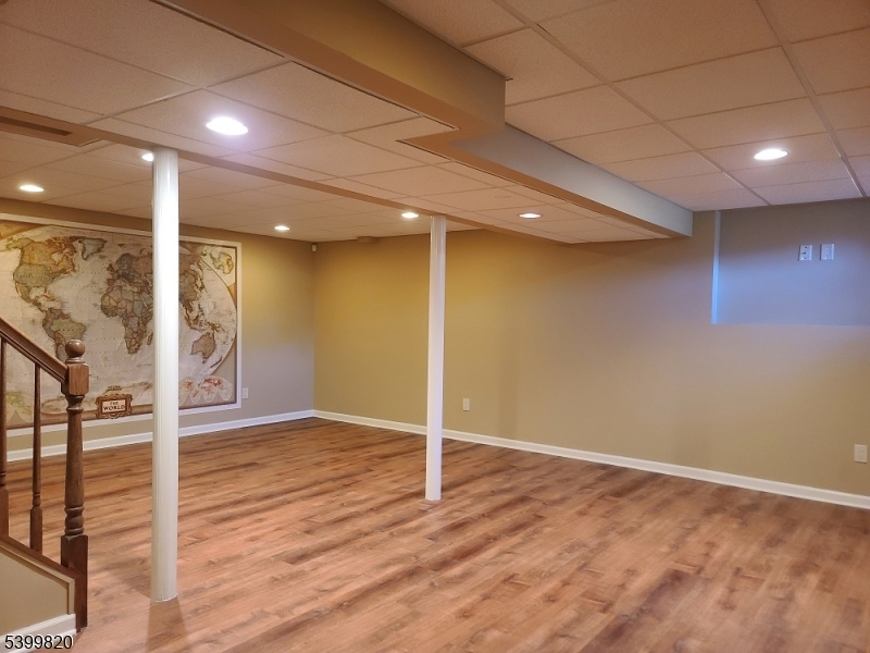 Van Holten Estates South - Residential Lease