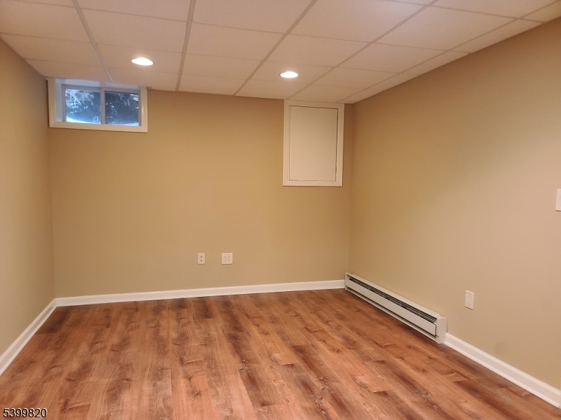 Van Holten Estates South - Residential Lease