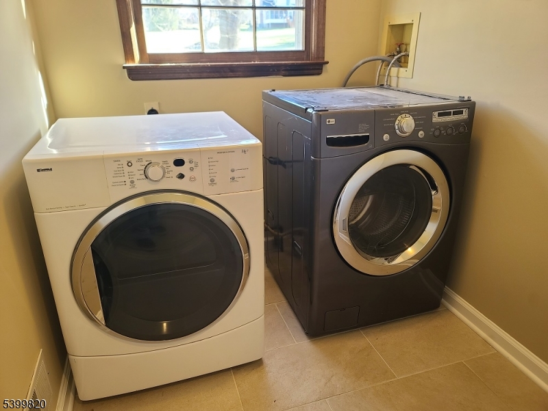 Van Holten Estates South - Residential Lease