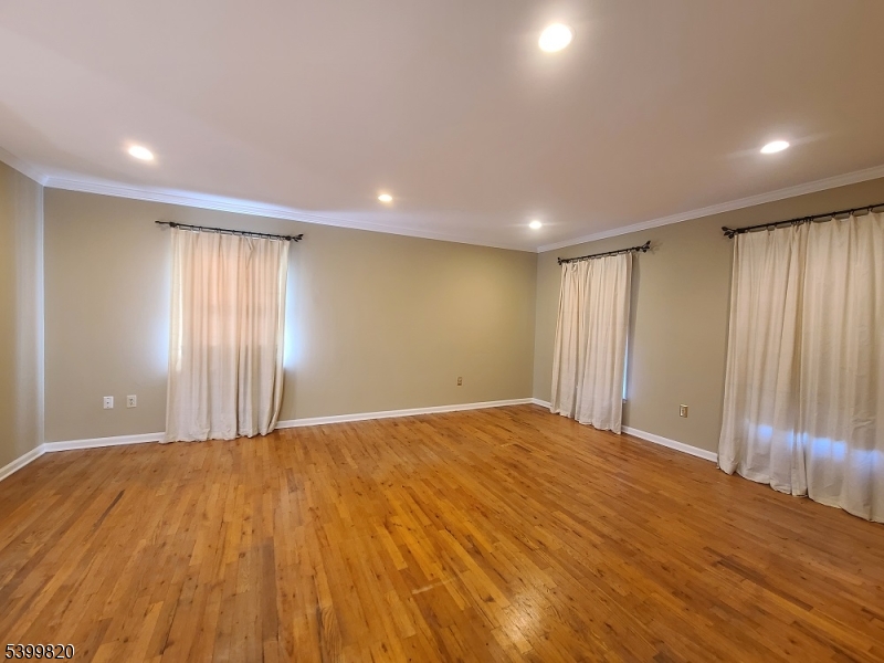 Van Holten Estates South - Residential Lease