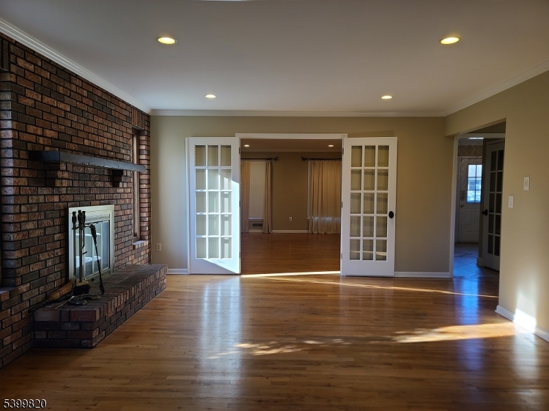 Van Holten Estates South - Residential Lease