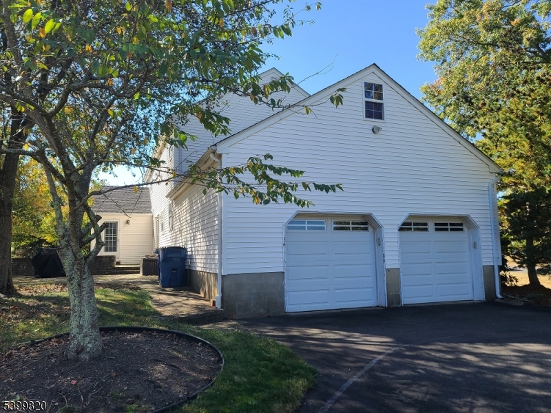 Van Holten Estates South - Residential Lease