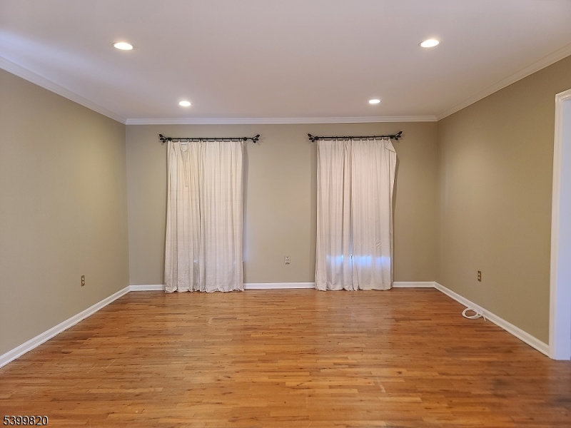 Van Holten Estates South - Residential Lease