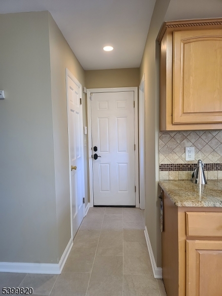 Van Holten Estates South - Residential Lease