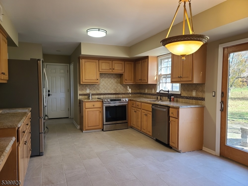 Van Holten Estates South - Residential Lease