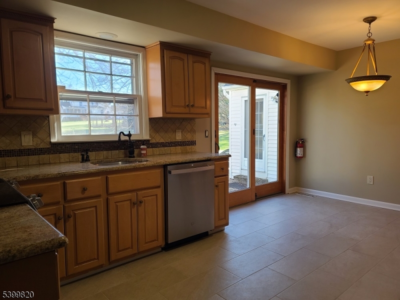 Van Holten Estates South - Residential Lease