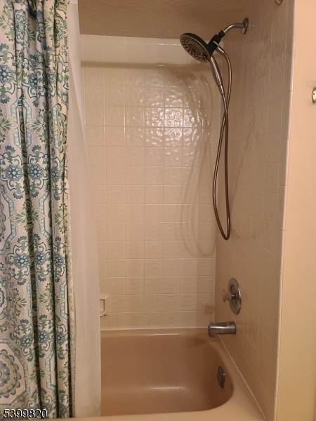 Van Holten Estates South - Residential Lease