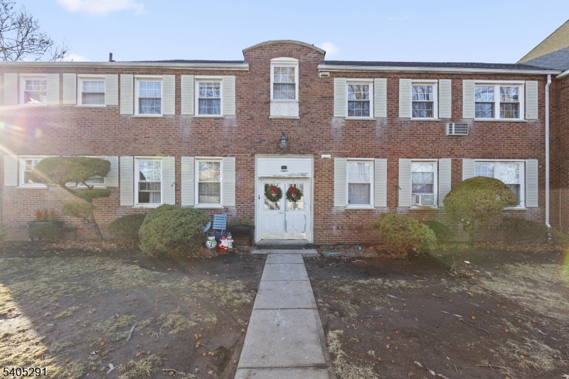 parkway village building 5 - Residential