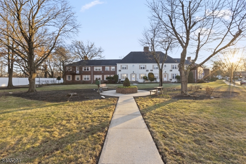 parkway village building 5 - Residential