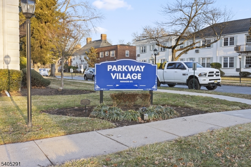 parkway village building 5 - Residential