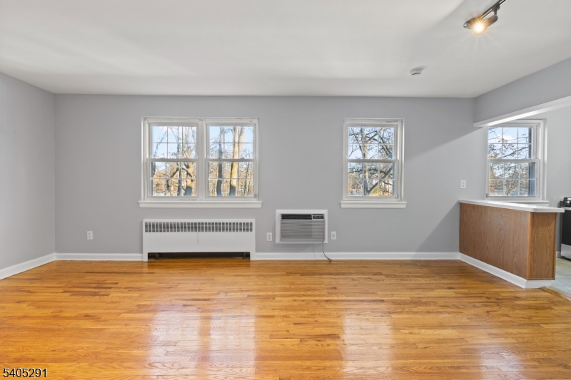 parkway village building 5 - Residential