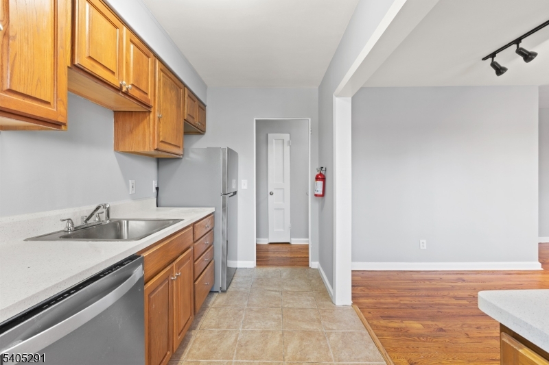 parkway village building 5 - Residential