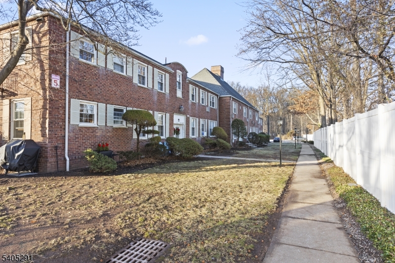 parkway village building 5 - Residential