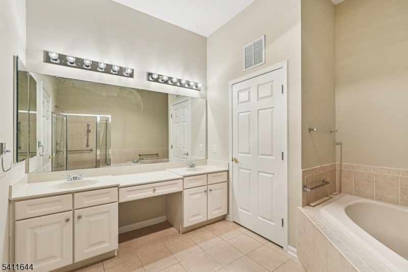 Four Seasons - Residential