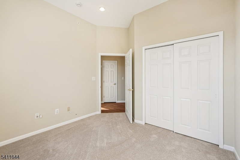 Four Seasons - Residential