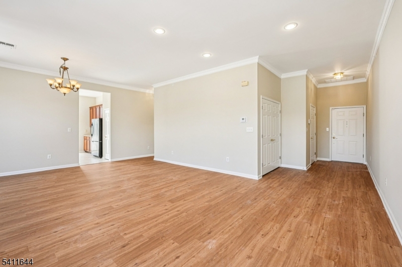 Four Seasons - Residential