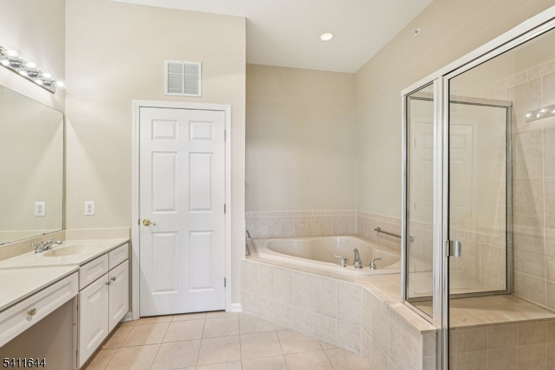 Four Seasons - Residential