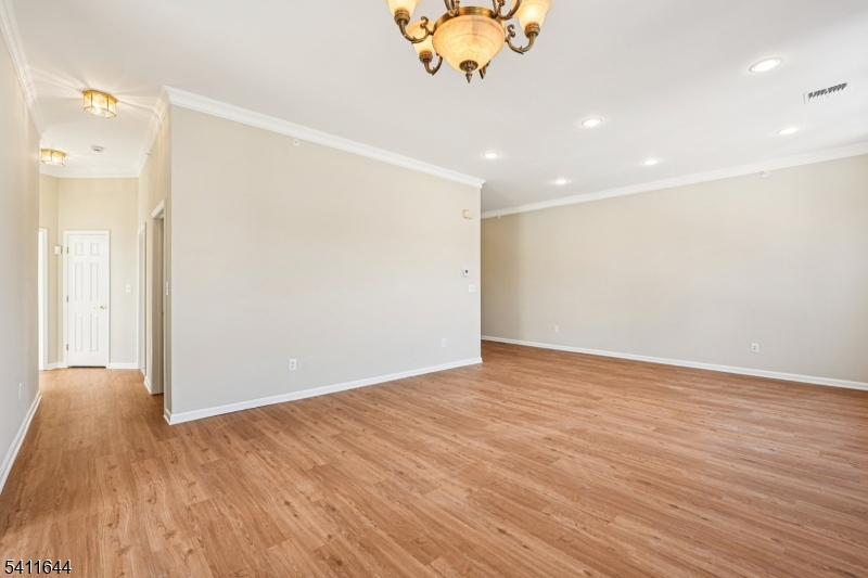 Four Seasons - Residential