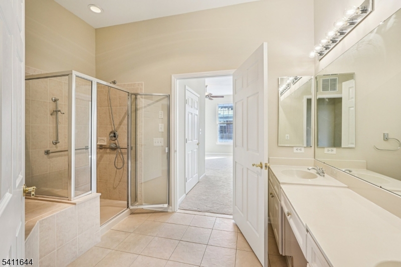 Four Seasons - Residential