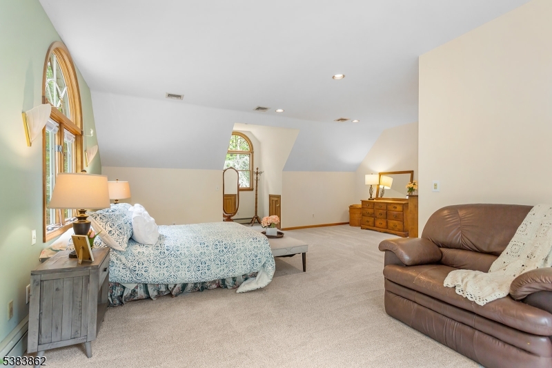 Beautiful spacious Stonetow - Residential