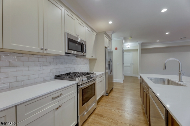 ROYAL QUARTERS - Residential Lease