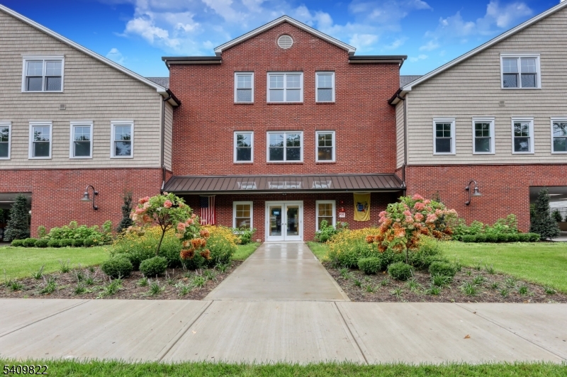 ROYAL QUARTERS - Residential Lease