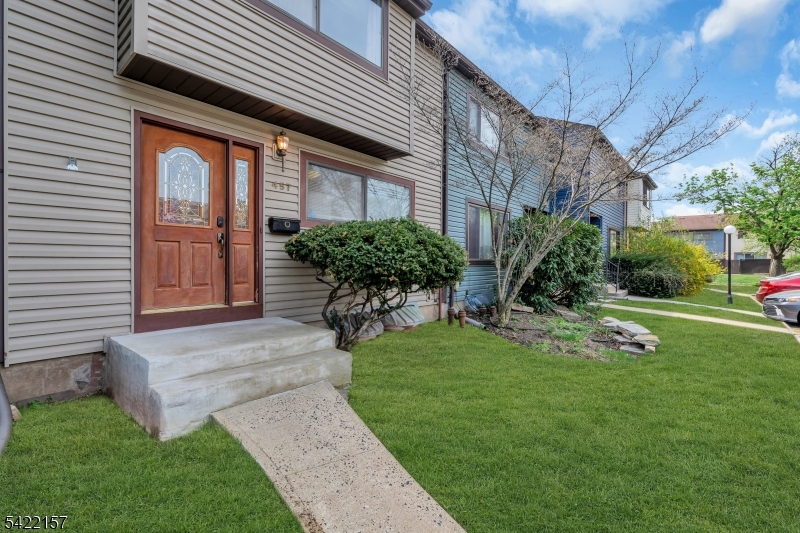 BROOKSIDE SQUARE - Residential