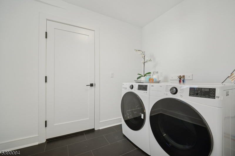 DownTown Millburn - Residential