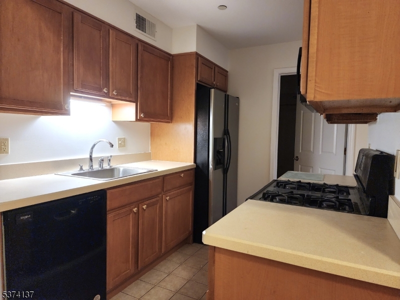 Rocky Hill Condominiums - Residential Lease