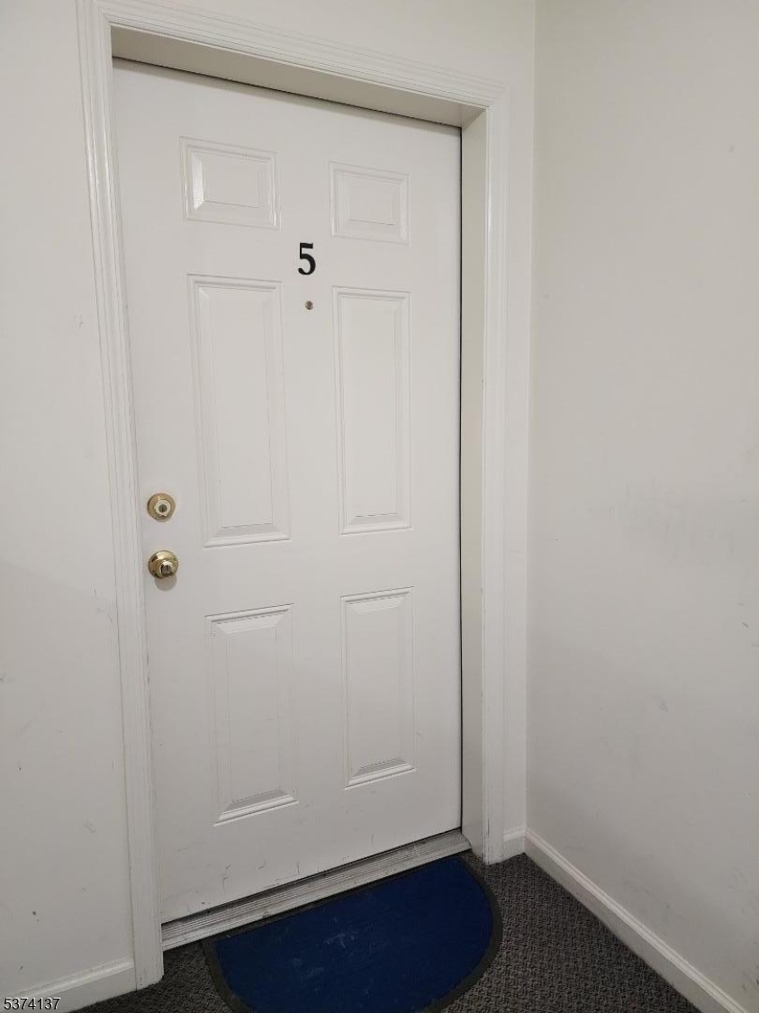 Rocky Hill Condominiums - Residential Lease