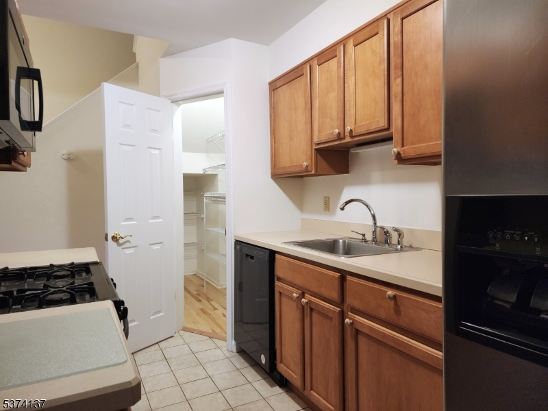 Rocky Hill Condominiums - Residential Lease