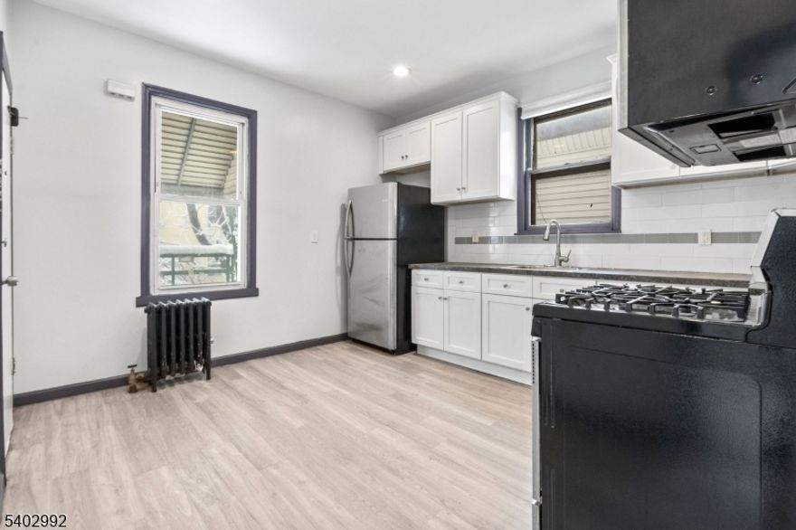 Spacious and well-kept 3 bedroom, 1 bathroom apartment in Roseville section of Newark. Features bright rooms, renovated floors, and a comfortable layout. Close to transportation, shopping, and schools. The bonus space in the bedroom adds more room for relaxation!