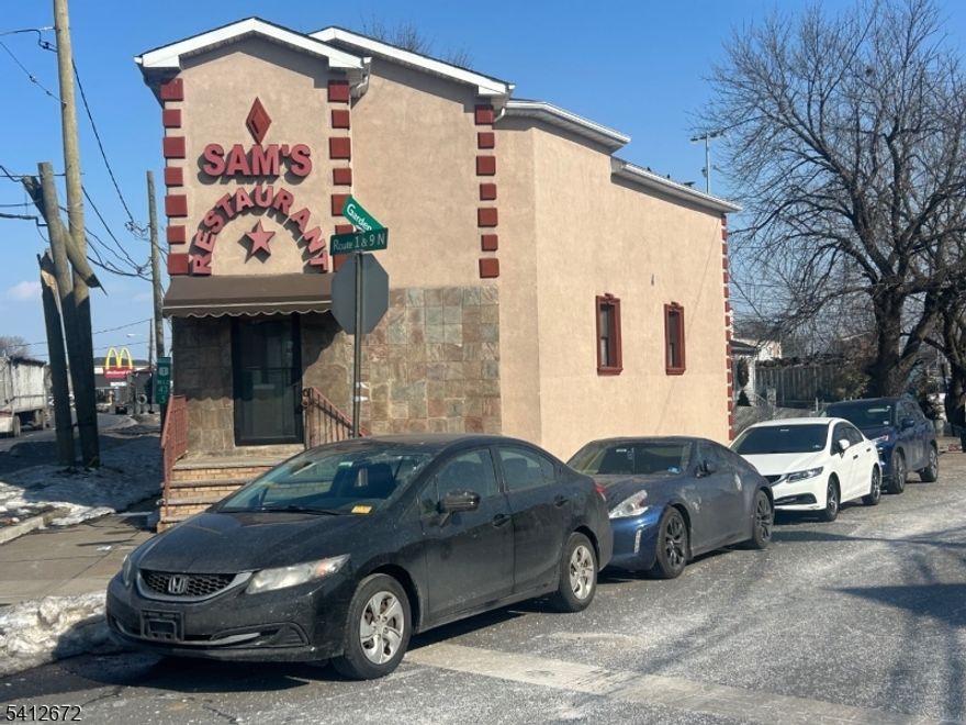 Awesome opportunity for an investor or owner operator.  Restaurant is vacant and waiting for someone to setup their business in a prime location. Very spacious restaurant with banquet hall on 2nd floor, and next door is a 4 bedroom single family colonial, that has tenants that are month to month.
