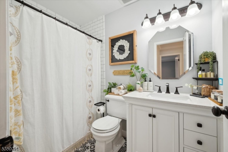 Bernardsville Boro, New Jersey 07924, United States, 3 Bedrooms Bedrooms, ,3 BathroomsBathrooms,Residential,Active,138397