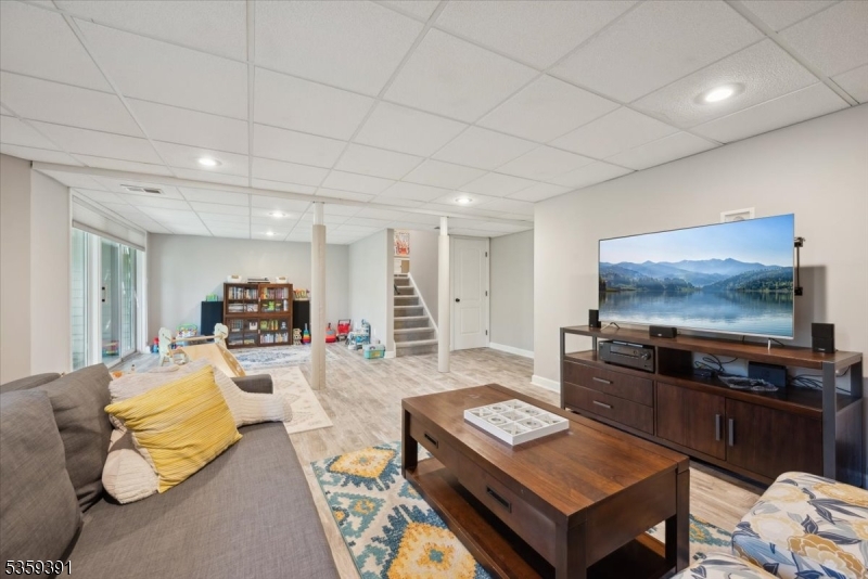 Bernardsville Boro, New Jersey 07924, United States, 3 Bedrooms Bedrooms, ,3 BathroomsBathrooms,Residential,Active,138397