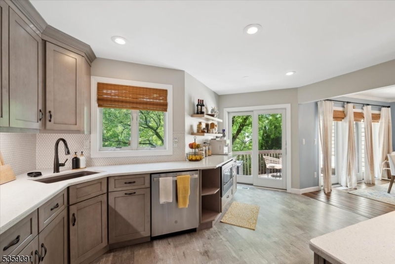 Bernardsville Boro, New Jersey 07924, United States, 3 Bedrooms Bedrooms, ,3 BathroomsBathrooms,Residential,Active,138397