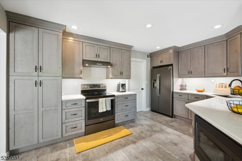 Bernardsville Boro, New Jersey 07924, United States, 3 Bedrooms Bedrooms, ,3 BathroomsBathrooms,Residential,Active,138397