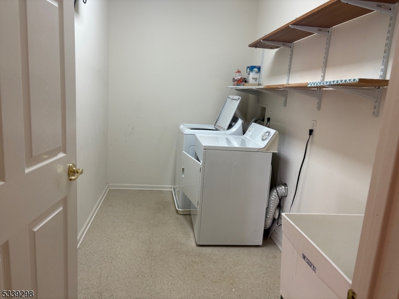 Rockaway Twp., New Jersey 07866, United States, 2 Bedrooms Bedrooms, ,2 BathroomsBathrooms,Residential,Active,79208