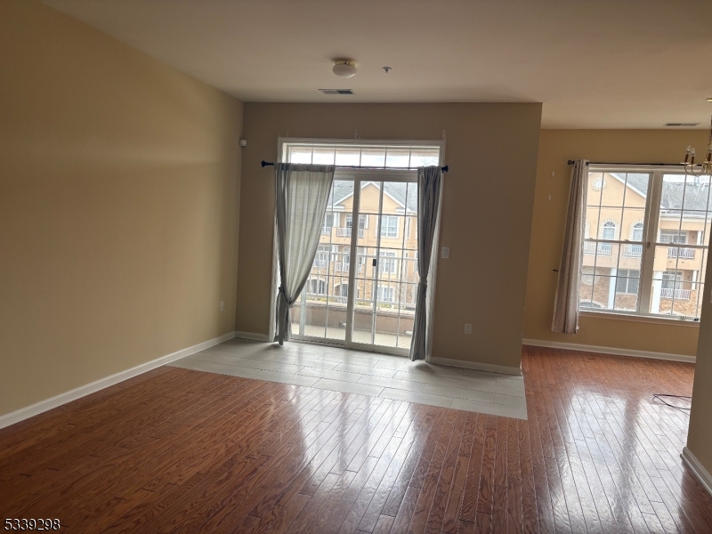 Rockaway Twp., New Jersey 07866, United States, 2 Bedrooms Bedrooms, ,2 BathroomsBathrooms,Residential,Active,79208