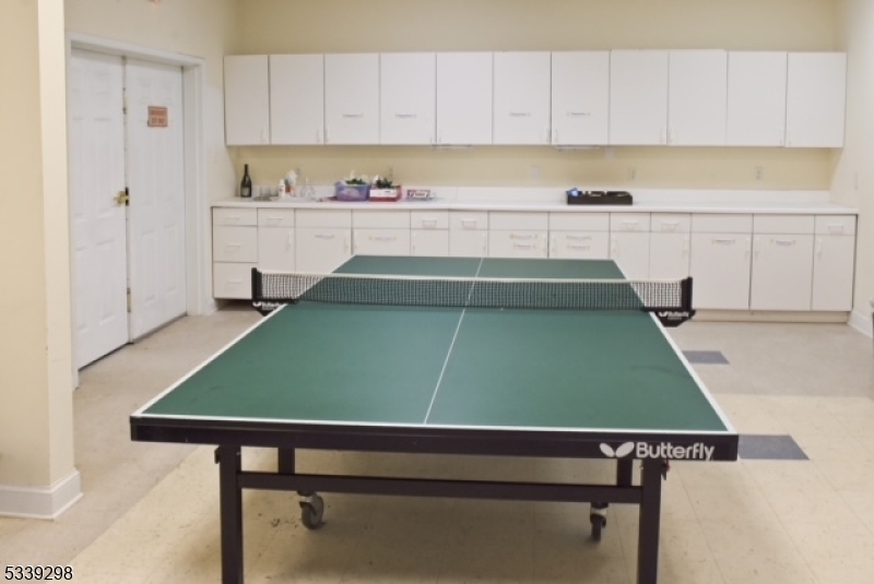 Rockaway Twp., New Jersey 07866, United States, 2 Bedrooms Bedrooms, ,2 BathroomsBathrooms,Residential,Active,79208