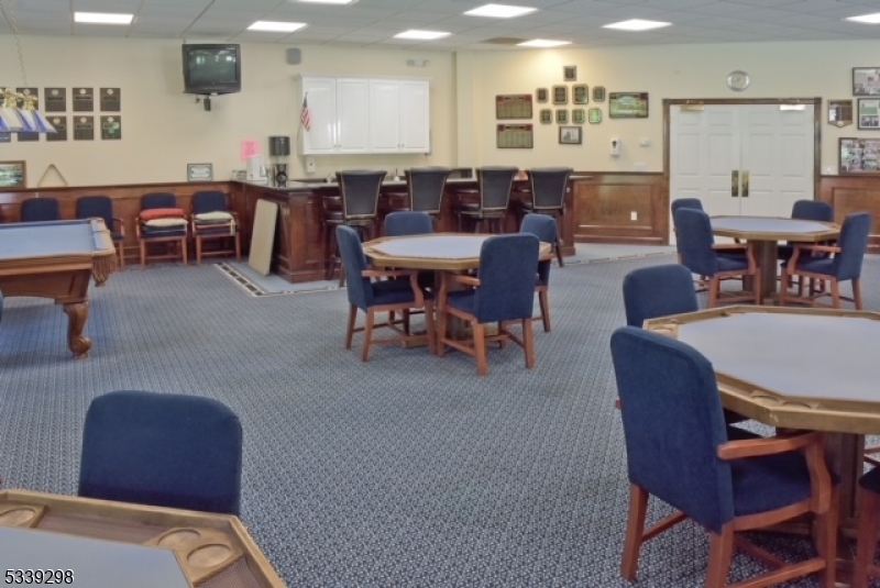 Rockaway Twp., New Jersey 07866, United States, 2 Bedrooms Bedrooms, ,2 BathroomsBathrooms,Residential,Active,79208