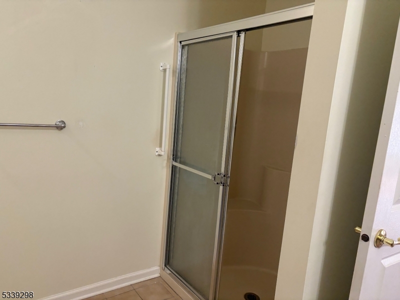 Rockaway Twp., New Jersey 07866, United States, 2 Bedrooms Bedrooms, ,2 BathroomsBathrooms,Residential,Active,79208