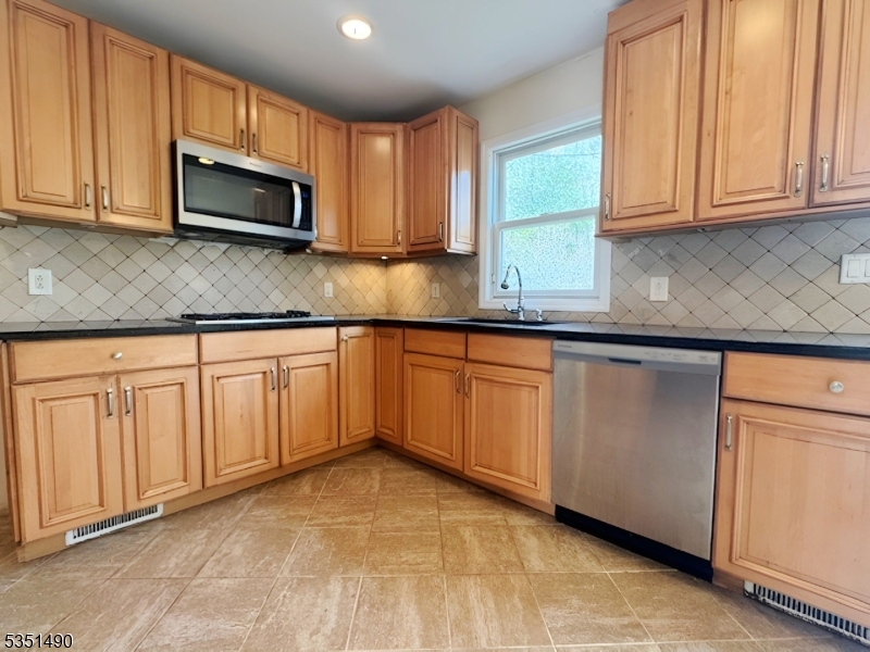 2 W Lake Shore Dr