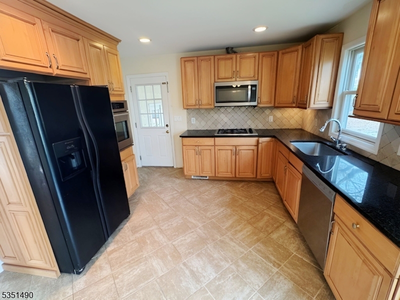 2 W Lake Shore Dr