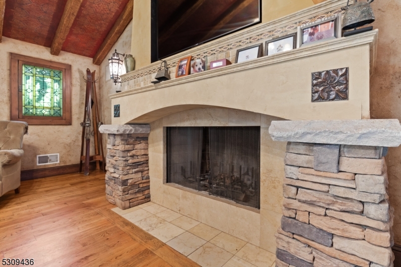 12 Alcott Rd
